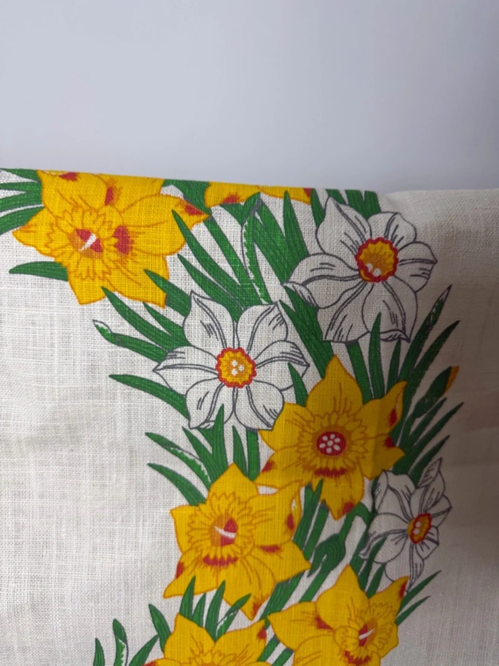 Vintage Linen Tablecloth Daffodils Yellow Floral Spring Square 33”x33”